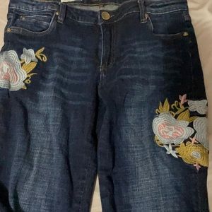 Size 10 Kut From the Cloth Catherine Boyfriend embroidered jeans